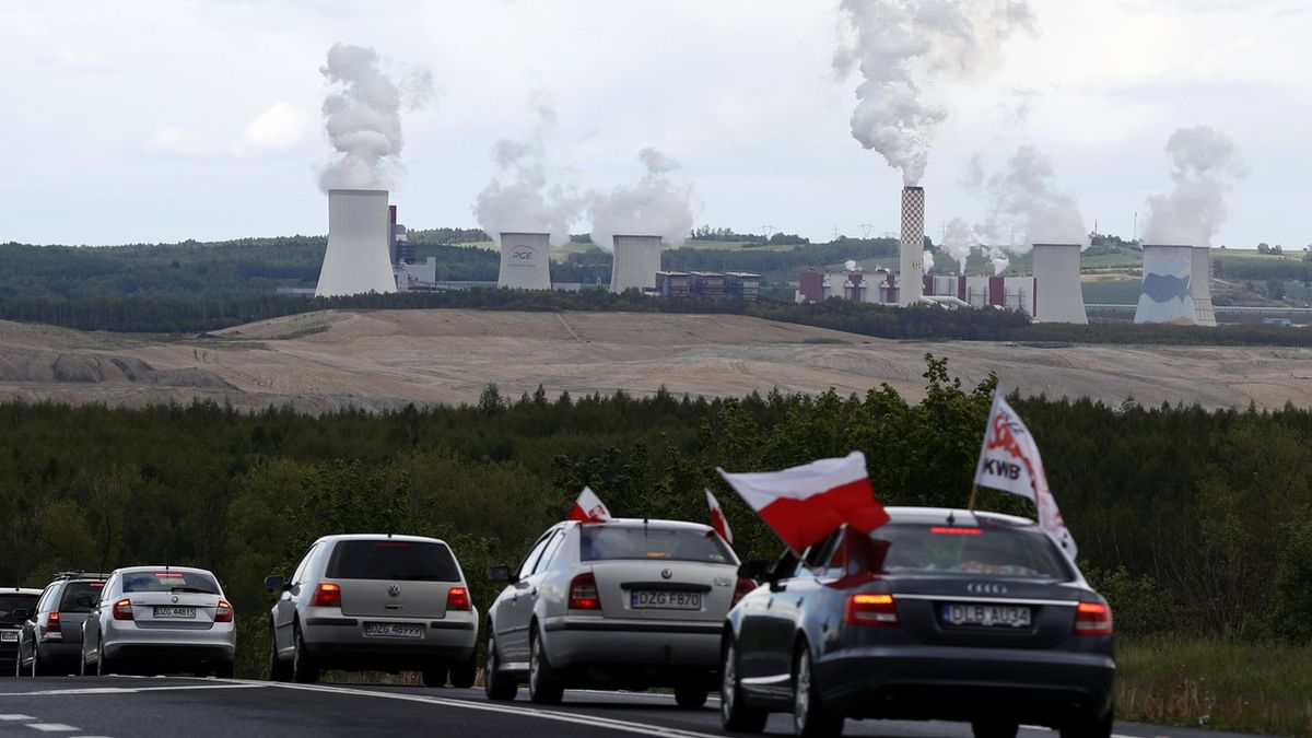 U dolu Turów demonstrují aktivisté z Česka, Německa i Polska za ukončení těžby